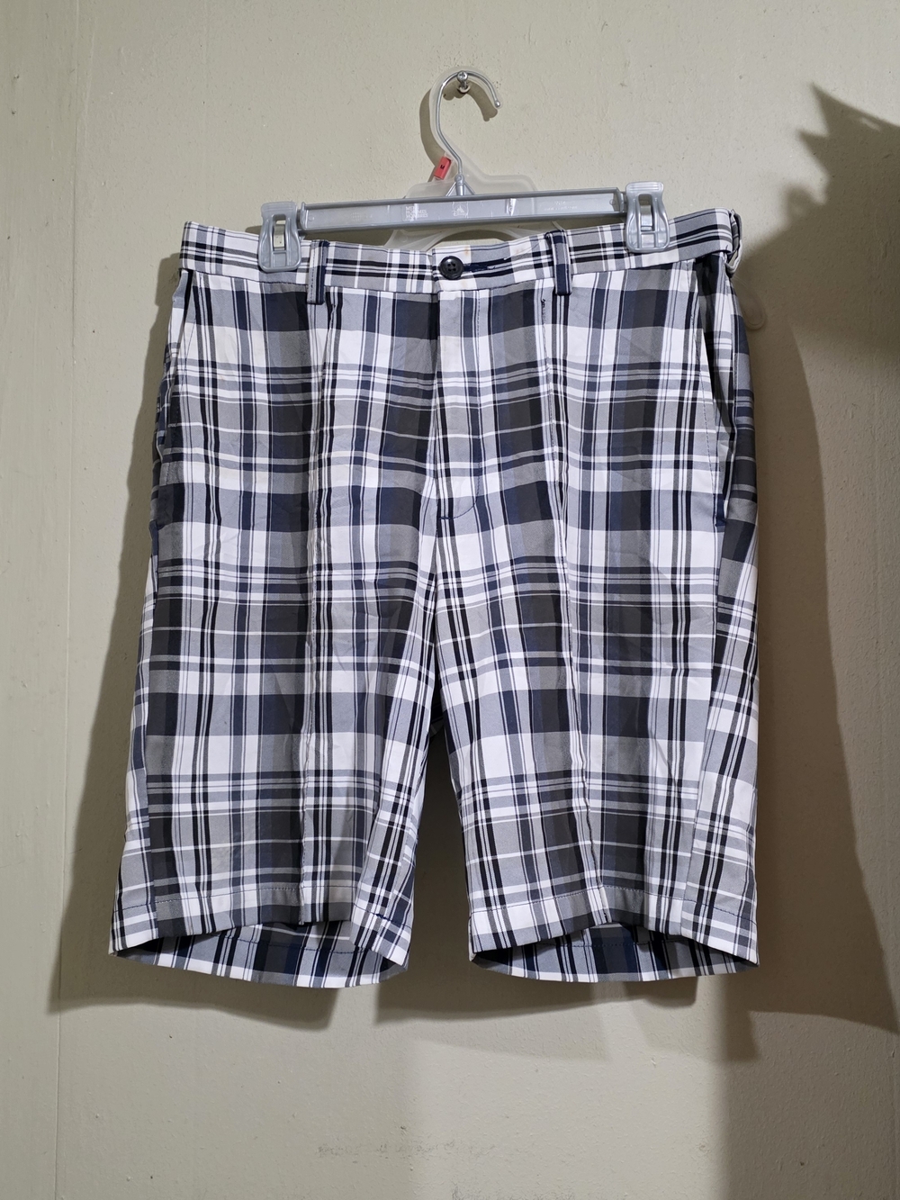Men's Flat Front Plaid Shorts in Black & White Used Size 32